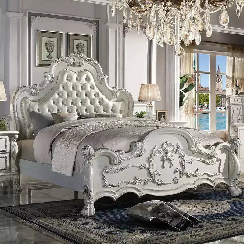 Lit Queen 231 cm Dresden en similicuir et finition blanc cassé