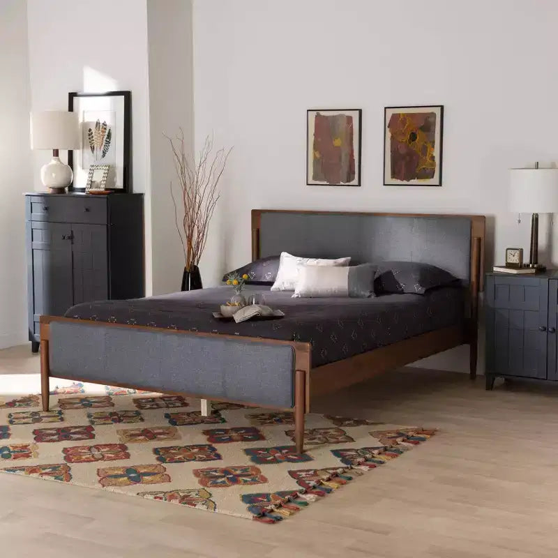 Lit plateforme en tissu et bois : design Mid-Century, rembourrage en mousse, pas besoin de sommier tapissier